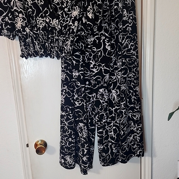 Wide legged Pants - Picture 2 of 6